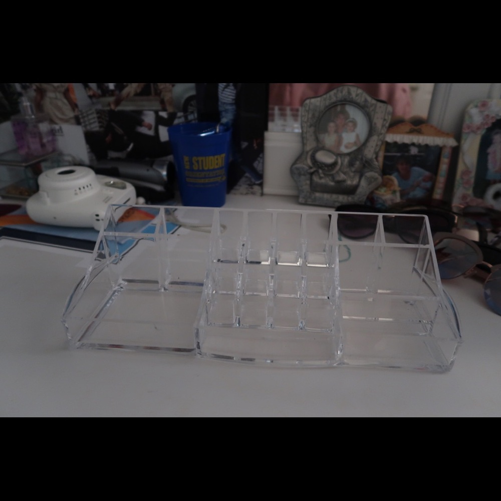Makeup container